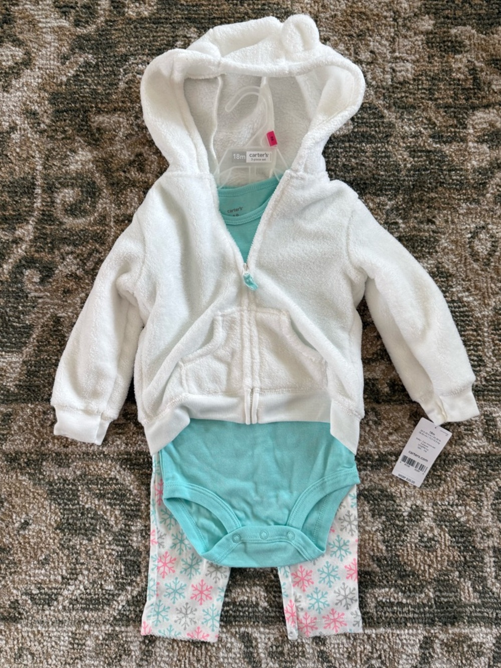 Carter’s 18 month 3 piece set